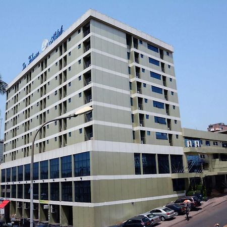 Hotel La Falaise Яунде Экстерьер фото