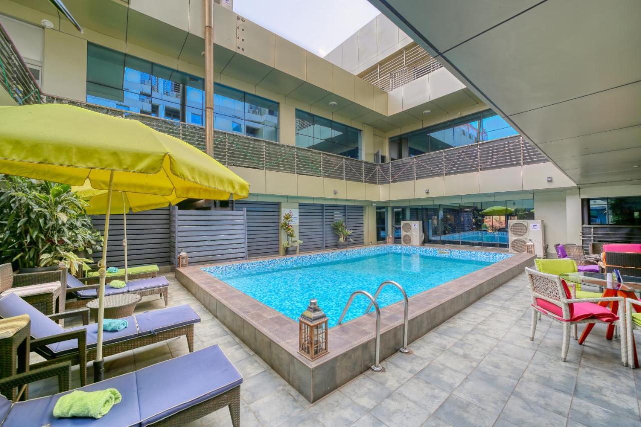 Hotel La Falaise Яунде Экстерьер фото